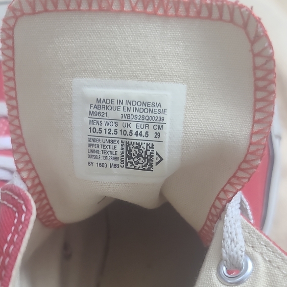 Mens/womens Converse Red 10.5 Canvas High-Top Sneakers - Picture 3 of 5